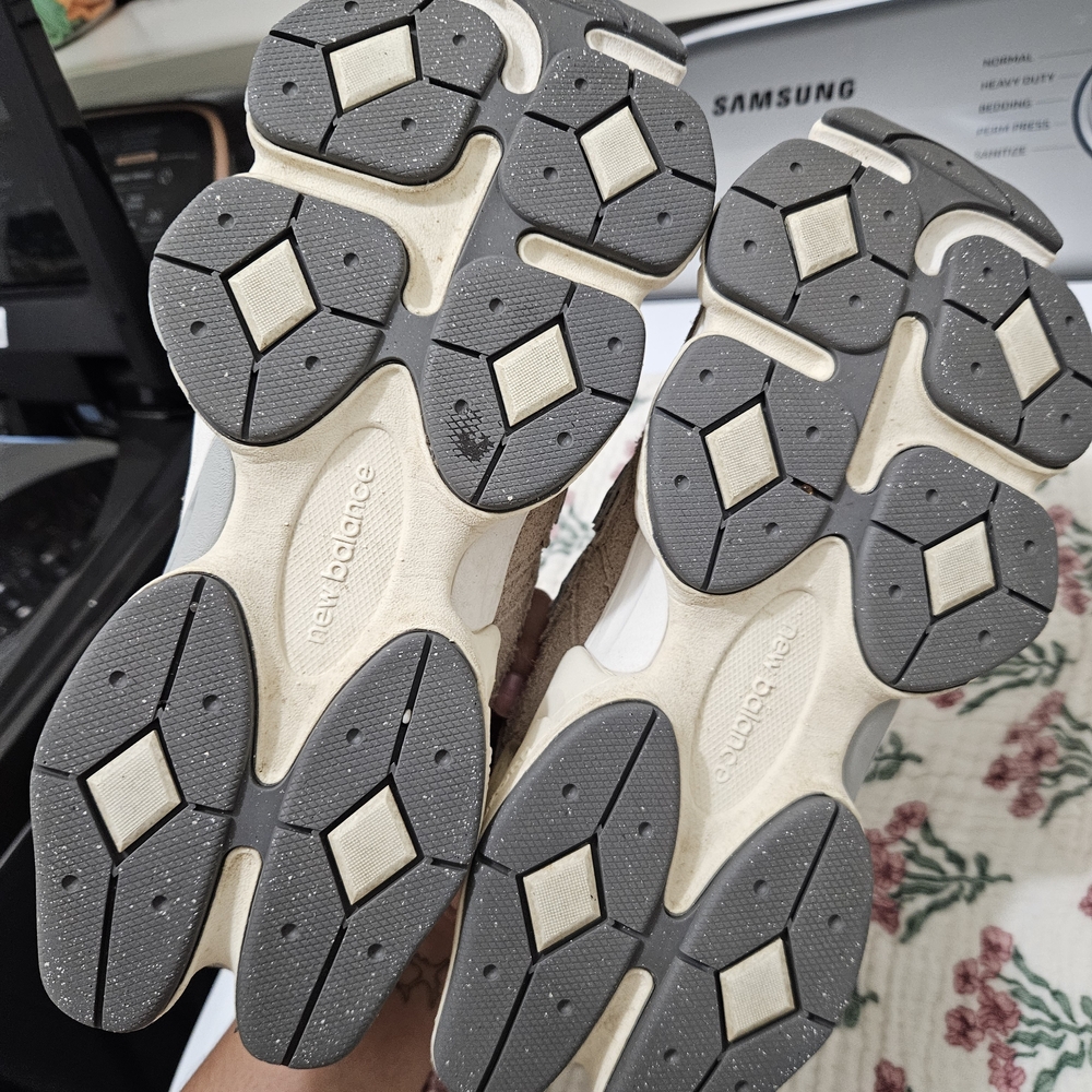 New Balance 9060 - Picture 7 of 8